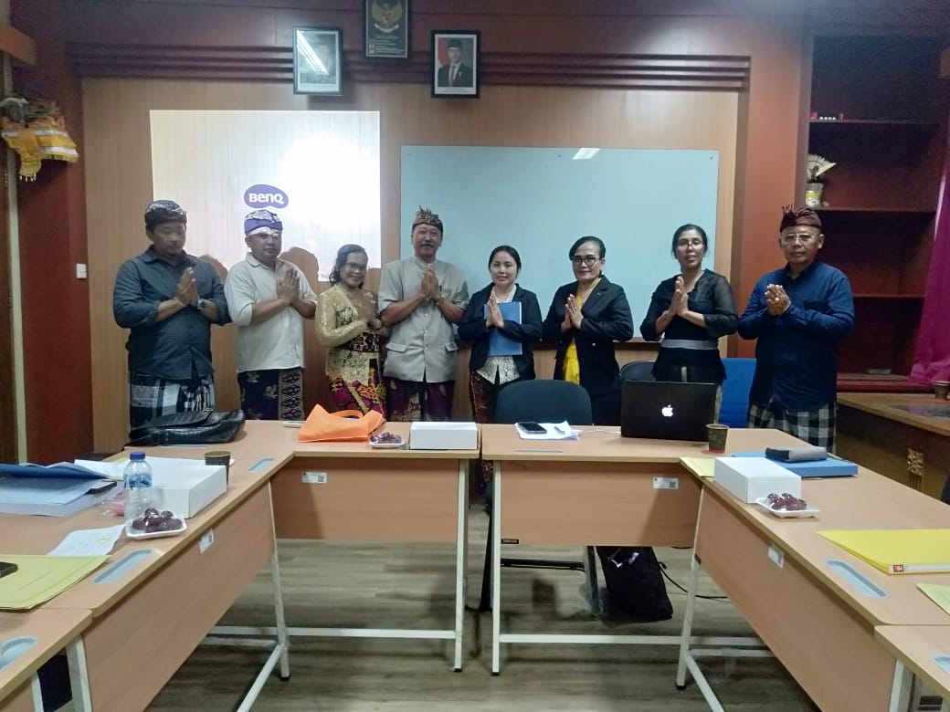 Ujian Seminar Hasil Disertasi Ni Putu Sudarsani: Mengungkap Faktor yang Mempengaruhi Kinerja Karyawan Perempuan Hindu di Universitas Tabanan