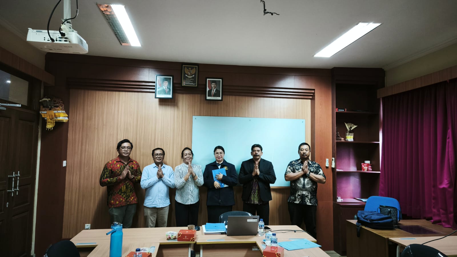 Ujian Kualifikasi Disertasi Ida Ayu Agung Windayani Kusumaharani Bahas Sanksi Adat dan Upacara Ngaben